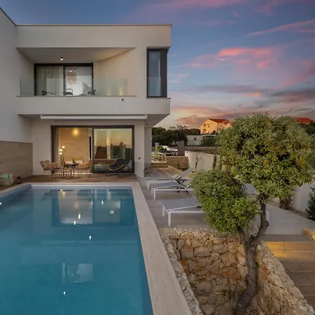 Beautiful Terakota & Oliva Villa