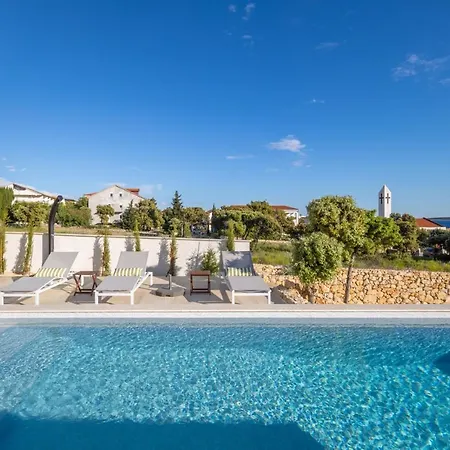 Villa Beautiful Terakota & Oliva Mandre