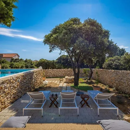 Beautiful Terakota & Oliva Villa